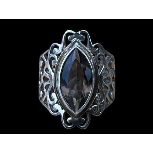 453 - A STUNNING ORNATE OPENWORK SILVER RING SET WITH A SMOKEY QUARTZ STONE