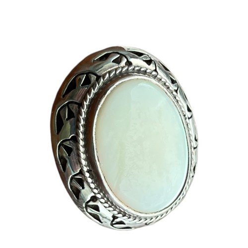 454 - A STUNNING SILVER AND M.O.P BROOCH