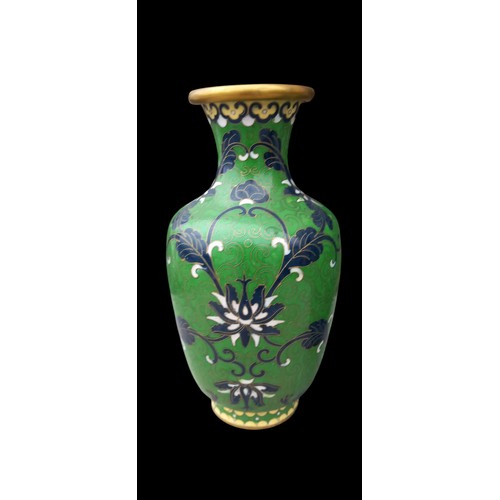 459 - A PAIR OF CLOSSONE VASE