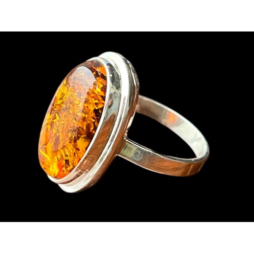 493 - A DESIGNER AMBER SILVER RING