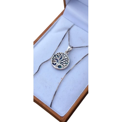 506 - A REVERSIBLE TREE OF LIFE SILVER PENDANT ON SILVER CHAIN