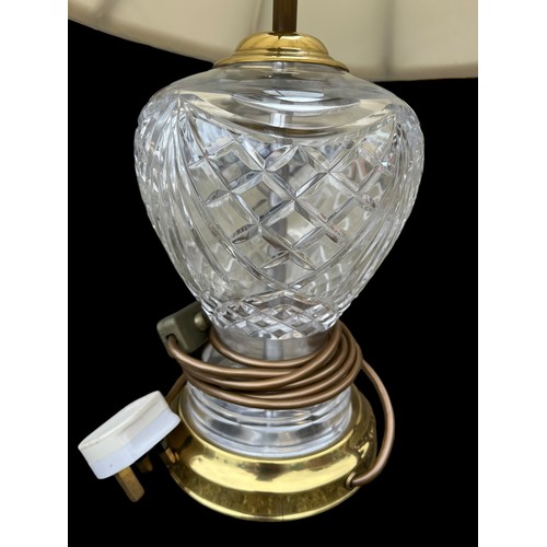 389 - A TYRONE CRYSTAL TABLE LAMP (LAMP APPROX 13