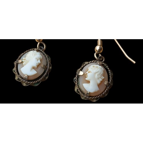 550 - A PAIR OF 9ct GOLD CAMEO DROP EARRINGS