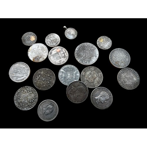 551 - A LARGE COLLECTION OF MIXED COINS MOSTLY NON ORIGINAL