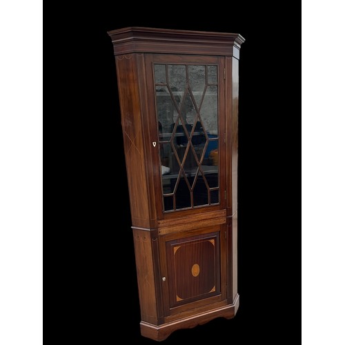 413 - A GEORGIAN ASTRAGAL GLAZED CORNER CUPBOARD WITH AN INLAID PANEL DOOR TO BASE