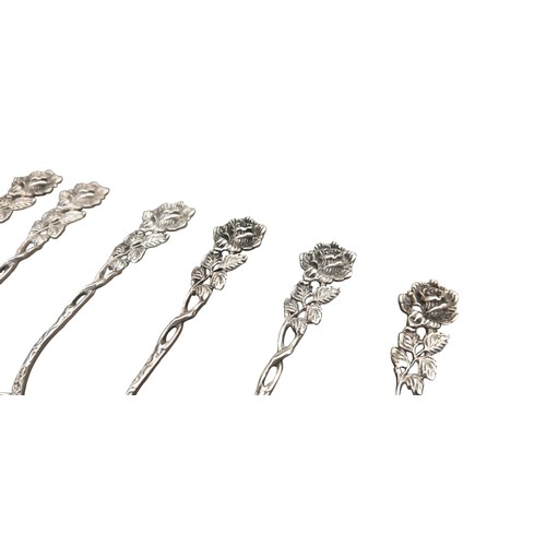 557 - A SET OF 6 ROSE PATTERN  SILVER TEASPOONS APPROX 50grm