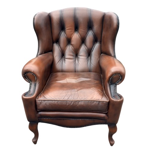 420 - A DARK BROWN LEATHER  DEEP BUTTON WINGBACK ARMCHAIR ON QUEEN ANNE LEG