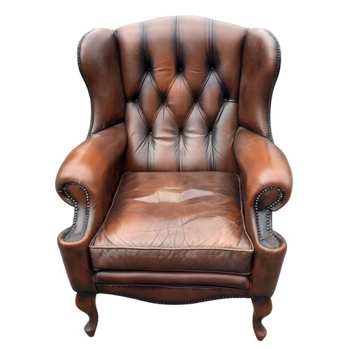 420 - A DARK BROWN LEATHER  DEEP BUTTON WINGBACK ARMCHAIR ON QUEEN ANNE LEG