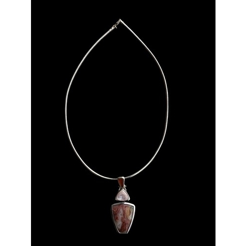 560 - A QUALITY SILVER NECKLACE AET WITH SEMI PRECIOUS STONESV