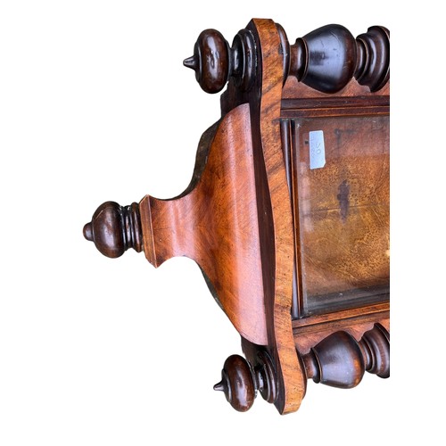 426 - AN OAK CASED DOUBLE WEIGHT VIENNA WITH AN EAGLE TO TOP