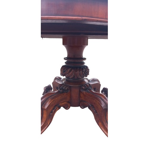 433 - A STUNNING VICTORIAN BURR WALNUT PEDESTAL TABLE ON A VERY ORNATE HEAVILY CARVED QUAD BASE