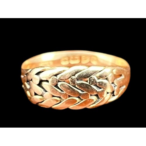 573 - AN OPENWORK 18ct GOLD RING