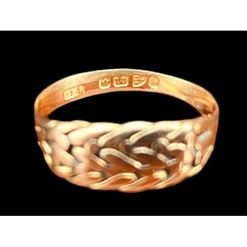 573 - AN OPENWORK 18ct GOLD RING