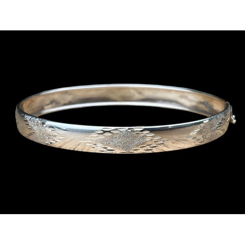 579 - AN ORNATE 10k GOLD BANGLE 4.6grm