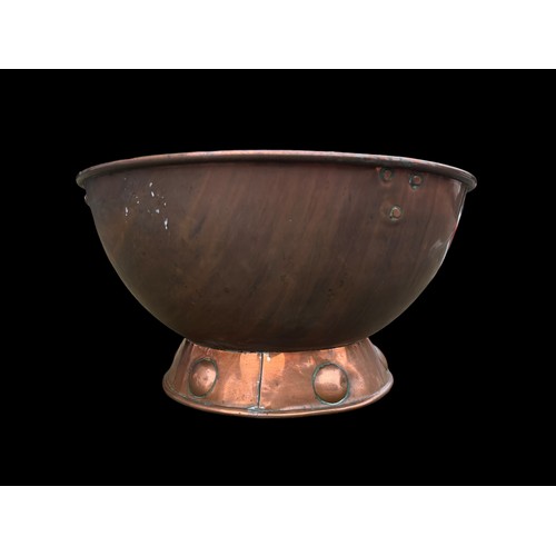 652 - AN ARTS & CRAFTS COPPER BOWL