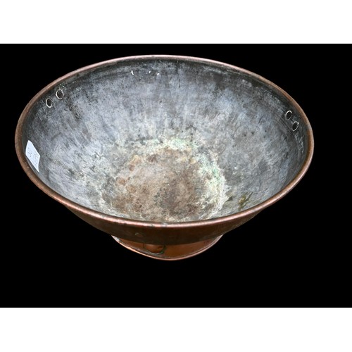 652 - AN ARTS & CRAFTS COPPER BOWL