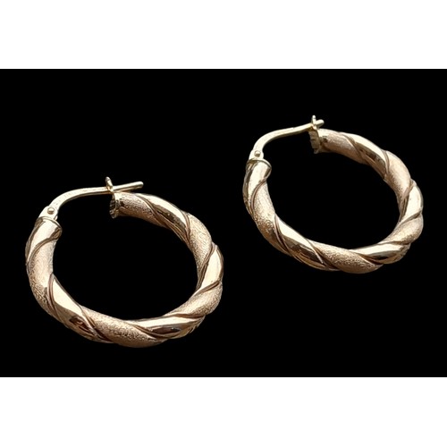 613 - A PAIR OF NEW 9ct ROSE AND YELLOW GOLD TWIST HOOP EARRINGS 2cm DIAMETER AND 1.66grm