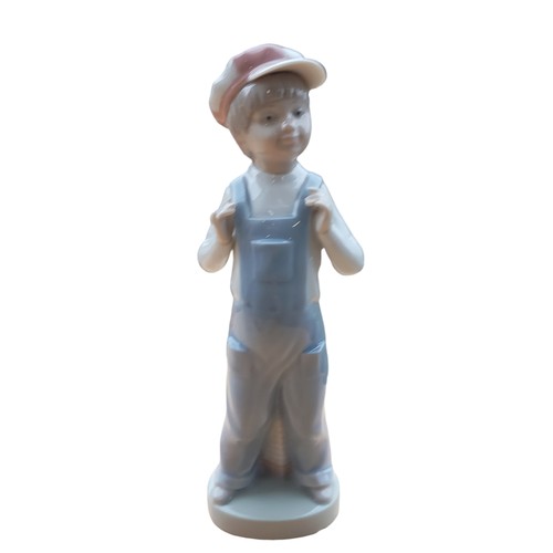 674 - LLADRO ACCORDIAN BOY