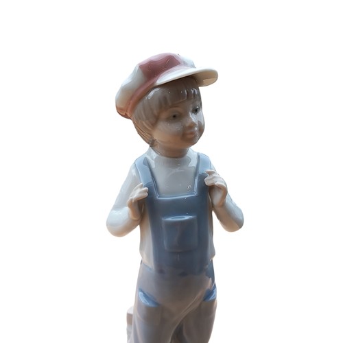 674 - LLADRO ACCORDIAN BOY