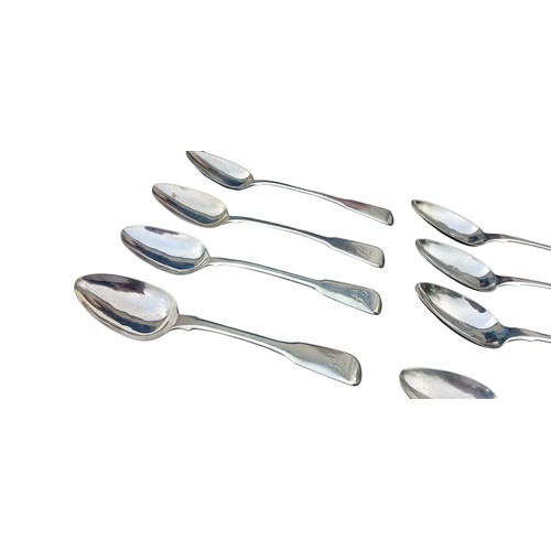 624 - A SET OF 8 GEORGIAN SILVER TEASPOONS 140grm