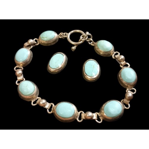 686 - A BEAUTFIUL SILVER TURQUOISE BRACELET & MATCHING EARRING SET