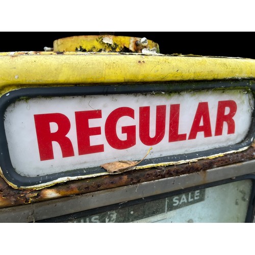 520B - A VINTAGE SHELL GAS PETROL PUMP