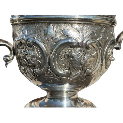 587 - A SUPERB AND VERY UNIQUE SOLID IRISH SILVER CUP HALLMARK INDICATES DATED 1808 431grm