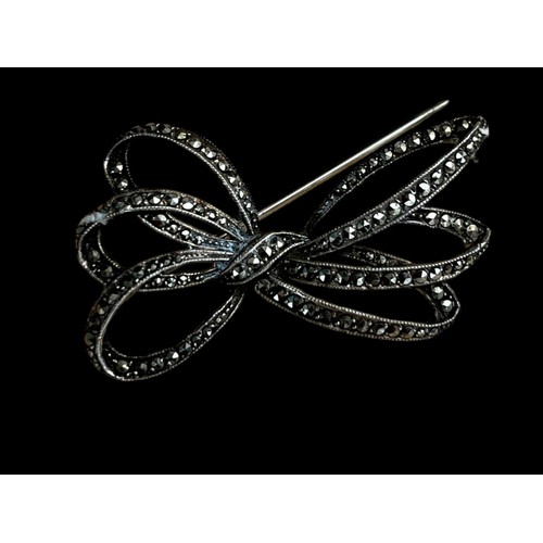 169A - A SILVER AND MARCASITE BOW BROOCH