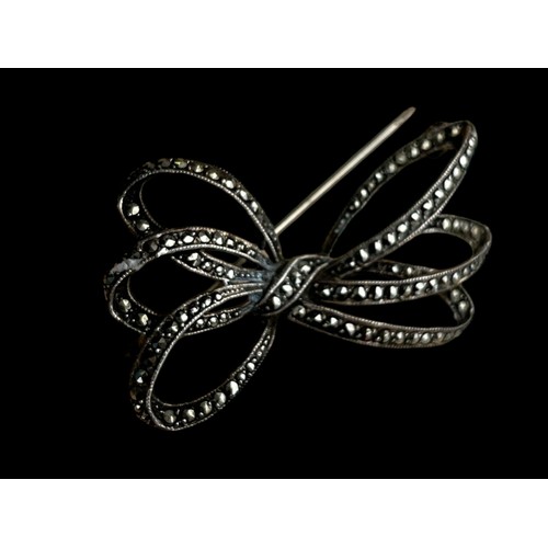 169A - A SILVER AND MARCASITE BOW BROOCH