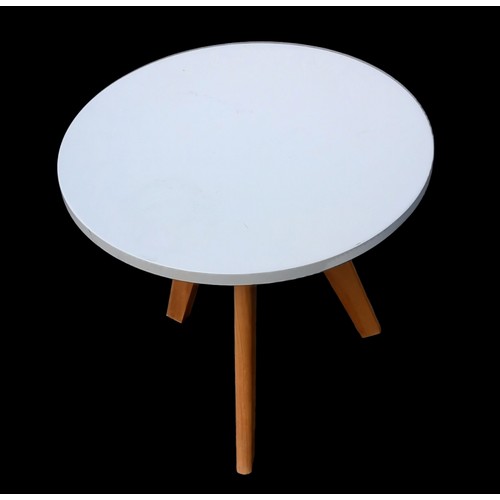 55A - A WHITE AND OAK CIRCULAR LAMP TABLE