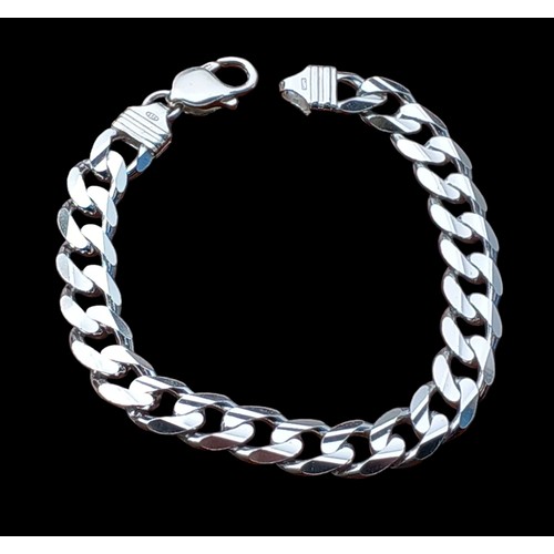 207 - A HAEVY LINK SILVER BRACELET 24.33grm