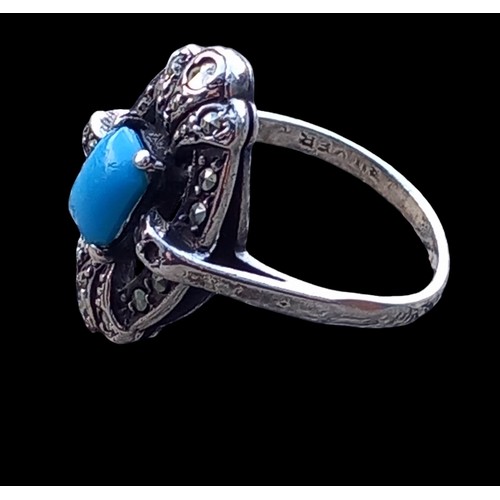 171 - A VINTAGE MARCASITE AND TURQUOISE RING