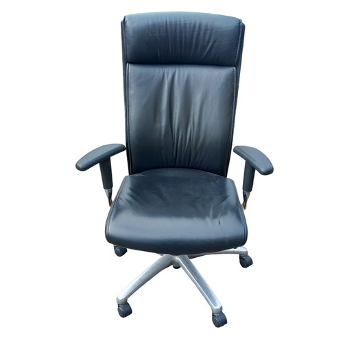 680A - A BLACK SWIVEL OFFICE CHAIR