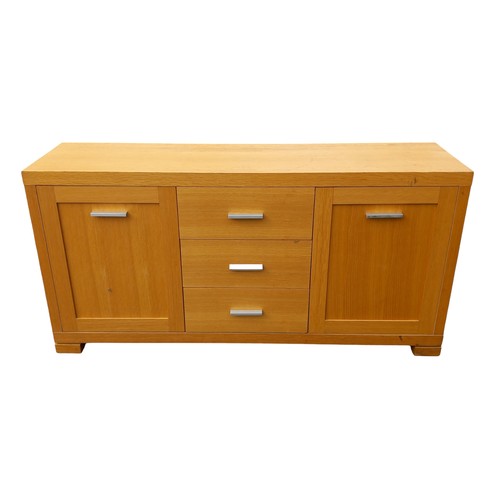 684C - AN OAK SIDEBOARD