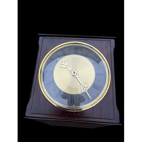 1 - A SMALL BAROMETER & METAMEC QUARTZ CLOCK