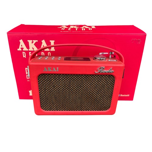 7 - AN AS NEW AKAI RADIO IN RETRO STYLE (BOXED)