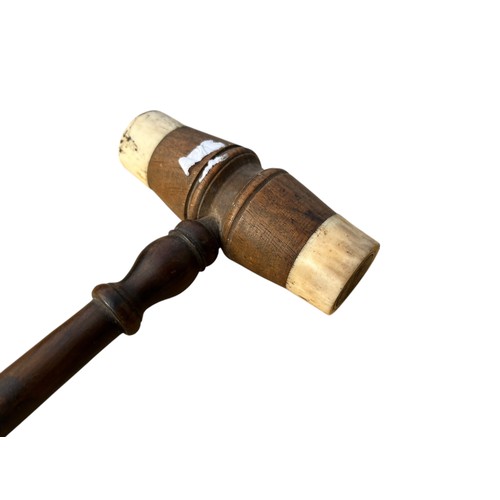 52 - A QUALITY GAVEL WITH BONE FINISH 9