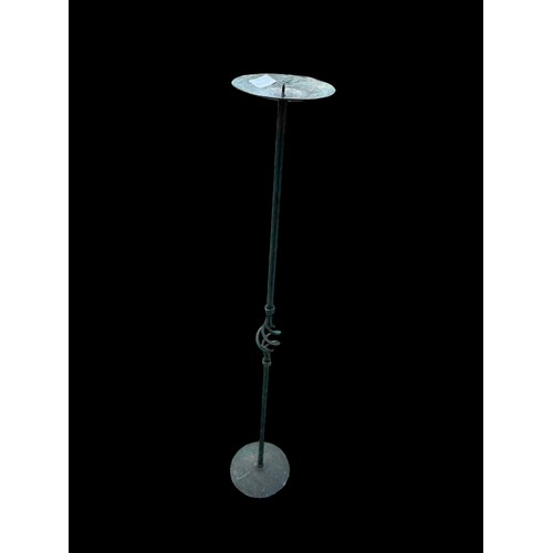 84 - A 3ft TALL METAL CANDLESTAND IN AN ANTIQUE FINISH