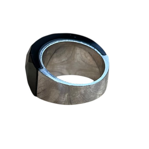 242 - A HEAVY SILVER RING WITH ORNATE JET FRONT