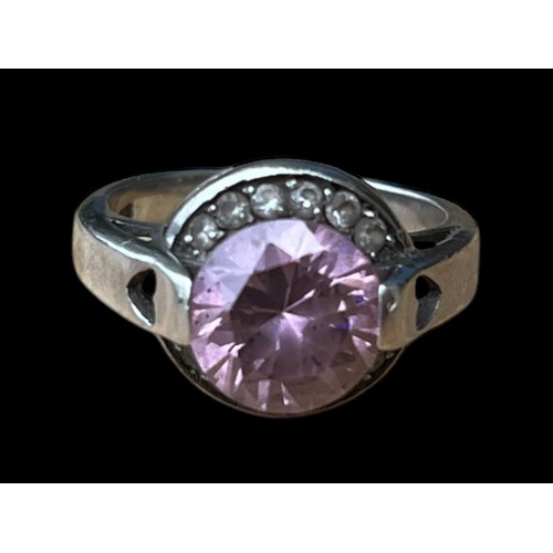 251 - A SILVER RING SET WITH PINK STONE