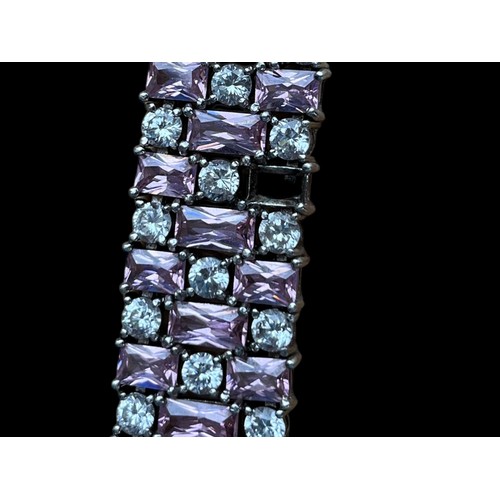 277 - A DESIGNER HIGH QUALITY SILVER BRACELET WITH PUSH CLASP SET WITH PINK AND WHITE STONES 50.5g