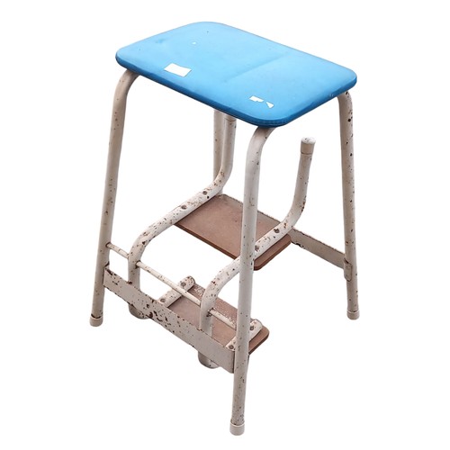 306 - A RETRO STEP STOOL