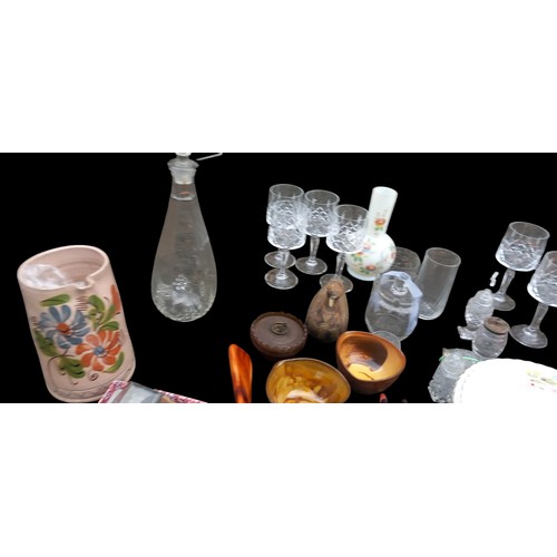 396 - A VERY GOOD QUALITY MIXED TABLE LOT TO INCLUDE LUSTRE WARE , GLASSWARE AND COLLECTABLES