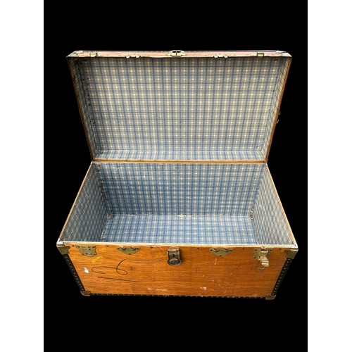 439 - A QUALITY PINR TRUNK WITH LEATHER TRIM 35x20x18