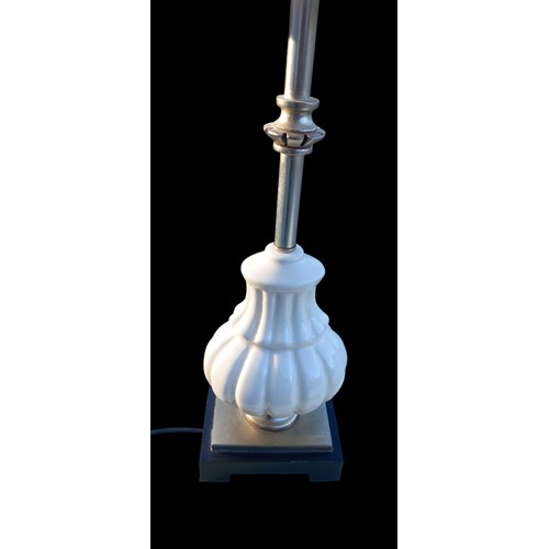 16 - WHITE/CHROME TABLE LAMP