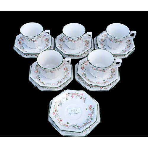 29 - 17 PIECE JOHNSTON BROTHERS TEA SERVICE