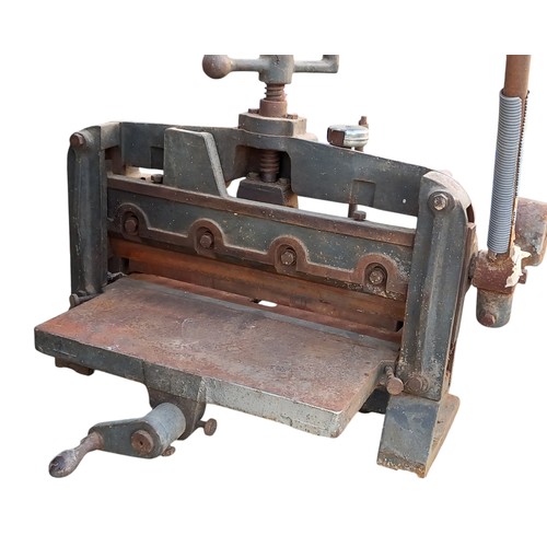 123 - ANTIQUE GUILLOTINE PAPER CUTTER