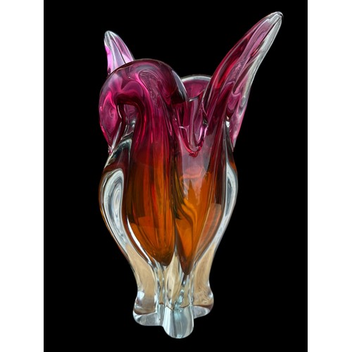 131 - A GOOD QUALITY MURANO STYLE DESIGNER VASE