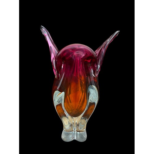 131 - A GOOD QUALITY MURANO STYLE DESIGNER VASE