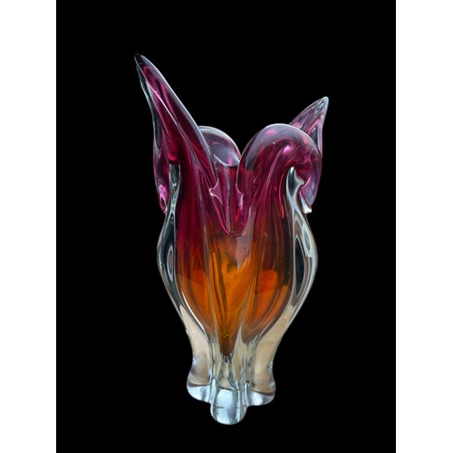 131 - A GOOD QUALITY MURANO STYLE DESIGNER VASE